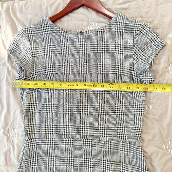 Gap Houndstooth Plaid Fit and Flare Peplum Dress Gray Black Plaid 2 EUC Trumpet - Picture 13 of 16